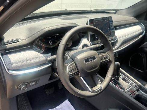 New 2025 Jeep Compass Latitude w/ Convenience Group image 28