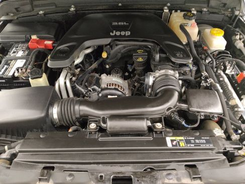 Used 2019 Jeep Wrangler Sport AWD/4WD image 30