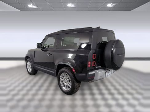 Used 2025 Land Rover Defender 90 S image 3