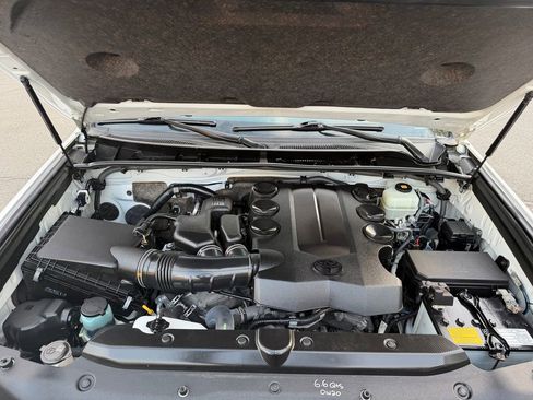 Used 2020 Toyota 4Runner SR5 AWD/4WD image 35