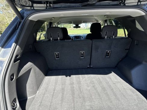 Used 2019 Chevrolet Equinox LT w/ Driver Convenience Package FWD image 11