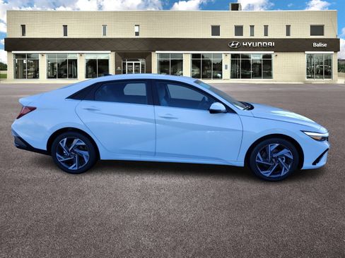 New 2026 Hyundai Elantra Limited FWD image 2