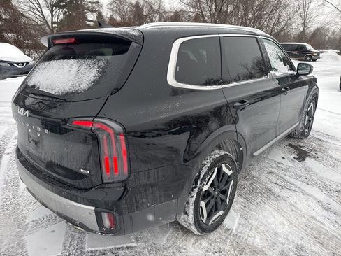Used 2023 Kia Telluride EX w/ EX Captain's Chair Package image 4