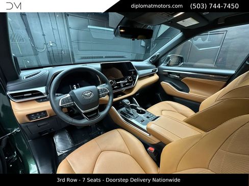 Used 2025 Toyota Highlander Platinum image 17