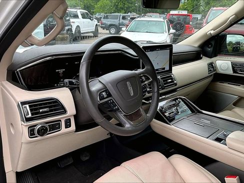 Used 2021 Lincoln Navigator Reserve w/ Luxury Package AWD/4WD image 4