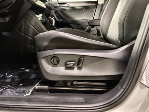 Used 2024 Volkswagen Tiguan SE image 24