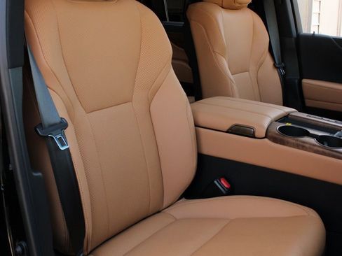 Used 2026 Lexus LX 700h Luxury image 10