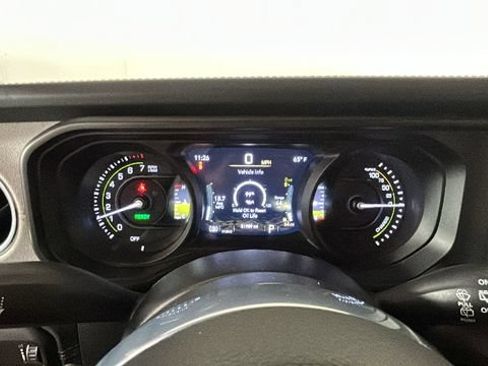 Used 2024 Jeep Wrangler Unlimited Sahara AWD/4WD image 16