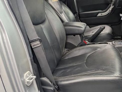 Used 2014 Jeep Wrangler Unlimited Sahara w/ Connectivity Group image 17