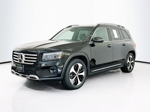 Used 2025 Mercedes-Benz GLB 250 4MATIC image 3