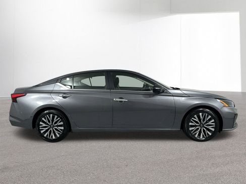 Certified 2024 Nissan Altima 2.5 SV image 36