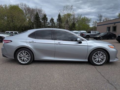 Used 2018 Toyota Camry XLE w/ Driver Assist Package FWD image 4