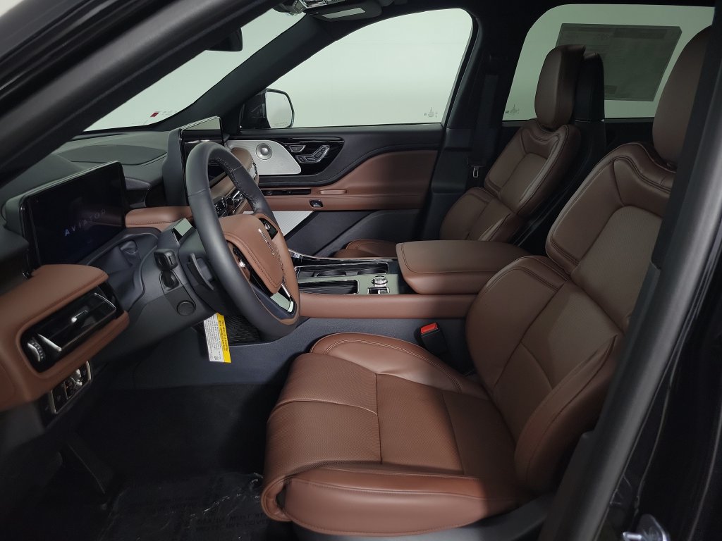 New 2027 Lincoln Aviator Reserve w/ Luxury Package RWD image 16