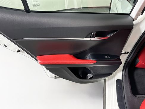 Used 2020 Toyota Camry SE FWD image 25