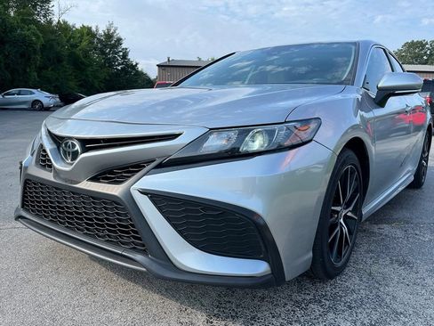 Used 2022 Toyota Camry SE FWD image 5