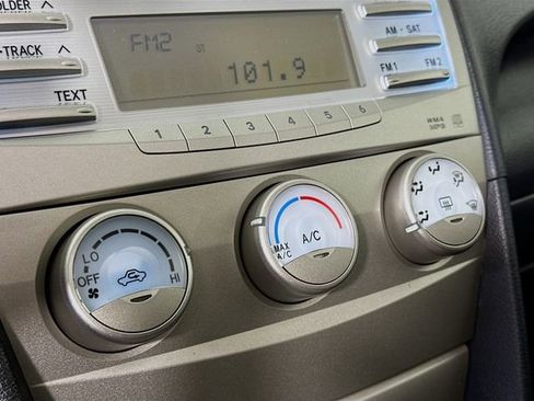 Used 2010 Toyota Camry SE FWD image 23