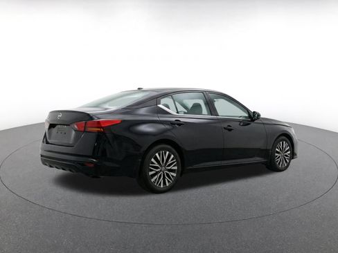 Used 2025 Nissan Altima 2.5 SV FWD image 9