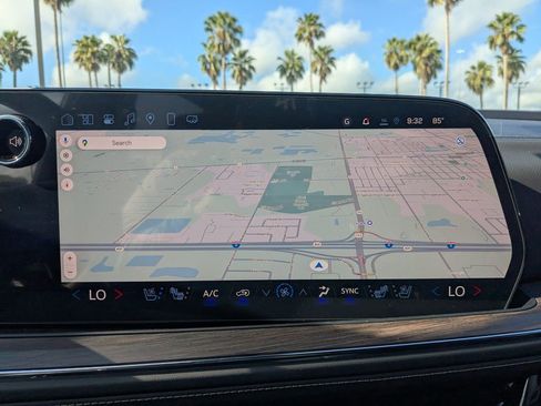 New 2025 Chevrolet Suburban Premier image 25