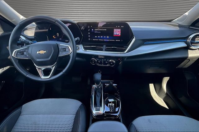 Used 2025 Chevrolet Trax LT w/ LT Convenience Package FWD image 7