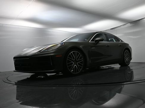 Used 2025 Porsche Panamera 4 image 48