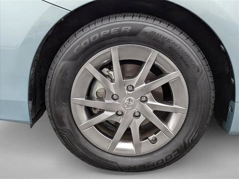 Used 2017 Toyota Prius V Three image 9