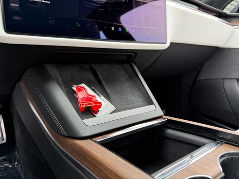 Used 2024 Tesla Model S Base image 24