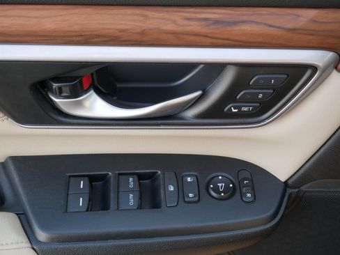 Used 2018 Honda CR-V Touring image 19