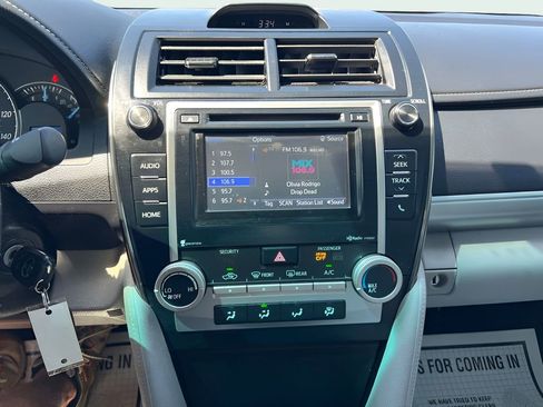Used 2014 Toyota Camry LE FWD image 18