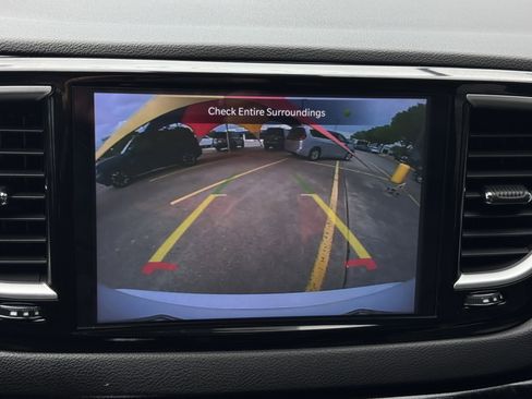 Used 2025 Chrysler Pacifica Select FWD image 24