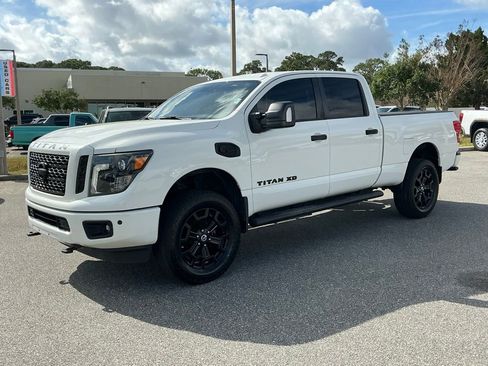 Used 2019 Nissan Titan SL w/ Midnight Edition image 5