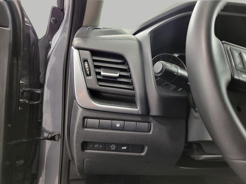 Used 2025 Nissan Rogue SV image 11