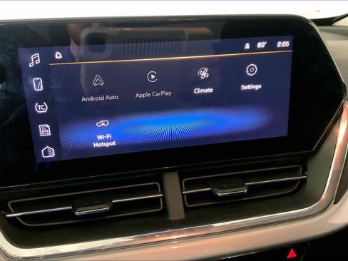 Used 2025 Chevrolet Trax LT w/ LT Convenience Package image 6