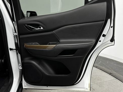 Used 2023 GMC Acadia SLE w/ Driver Convenience Package image 31