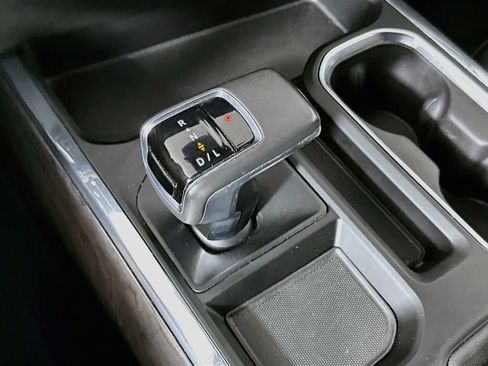 Used 2022 Chevrolet Silverado 1500 LTZ AWD/4WD image 17