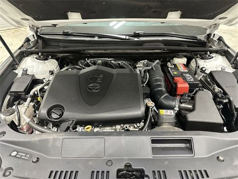 Used 2019 Toyota Avalon Limited image 27