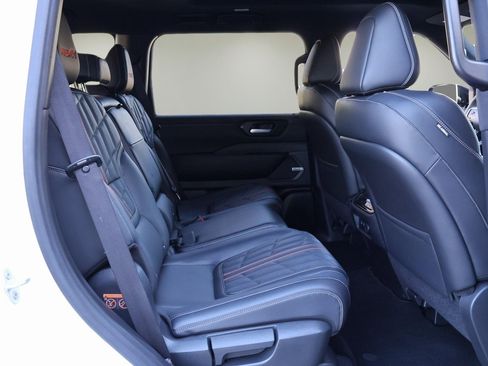 Used 2025 Nissan Armada PRO-4X w/ Pro-4X Premium Package image 21