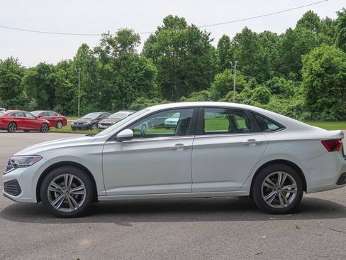 Used 2023 Volkswagen Jetta SE FWD image 2