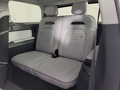 Used 2025 Rivian R1S Premium image 22