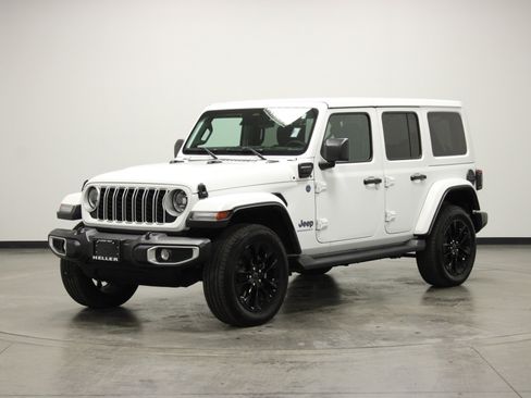 Used 2025 Jeep Wrangler Unlimited Sahara AWD/4WD image 4