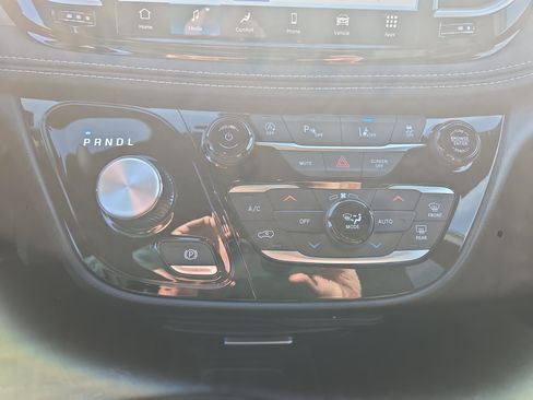 New 2027 Chrysler Pacifica Select FWD image 7