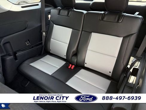 Used 2023 Ford Explorer XLT w/ Equipment Group 202A AWD/4WD image 12