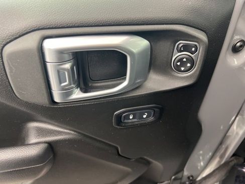 Used 2023 Jeep Wrangler Willys image 12