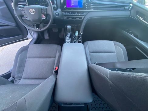 Used 2025 Toyota Camry LE w/ Convenience Package image 11