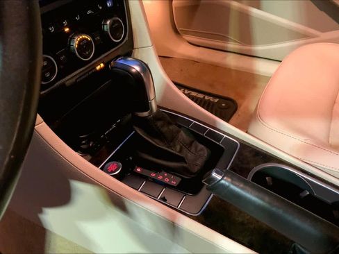 Used 2014 Volkswagen Passat TDI SEL Premium image 17