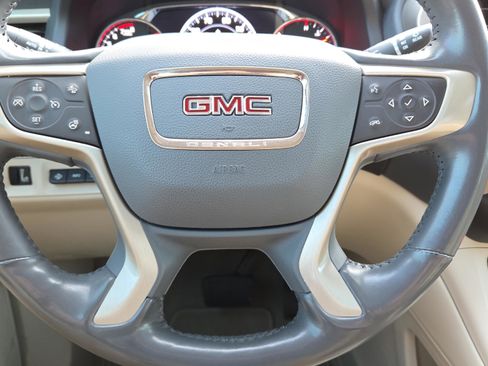 Used 2021 GMC Acadia Denali w/ Denali Technology Package image 13