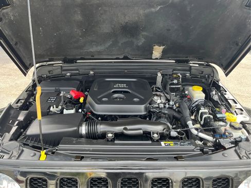 Used 2019 Jeep Wrangler Unlimited Sahara AWD/4WD image 13