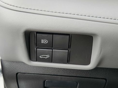 Used 2022 Toyota Highlander XLE image 22