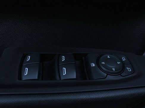 Used 2020 Chevrolet Silverado 1500 Custom w/ Custom Value Package image 18