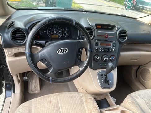 Used 2008 Kia Rondo LX w/ Convenience Pkg FWD image 8