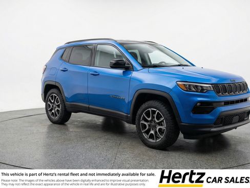 Used 2025 Jeep Compass Trailhawk image 1